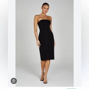 Meshki Elegant Black Strapless Dress